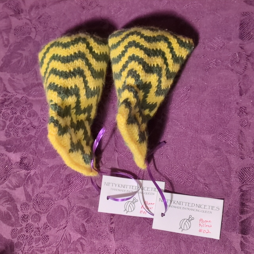 Hand Knit Stuffed Phone Pillow Zigzag Intarsia Yellow Green - Picture 4 of 7